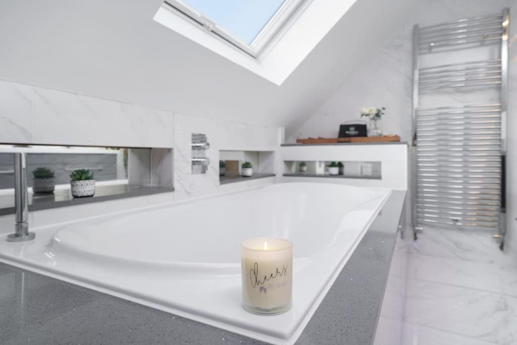 Beautiful 4 Bed Immaculate Condition Refurbished Property Romford Esterno foto