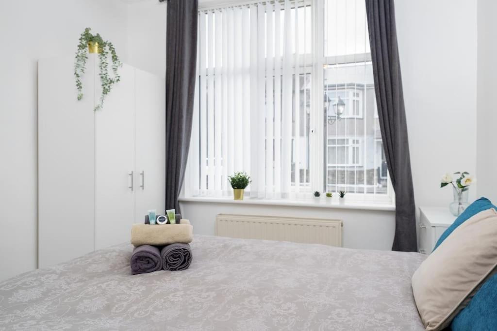 Beautiful 4 Bed Immaculate Condition Refurbished Property Romford Esterno foto