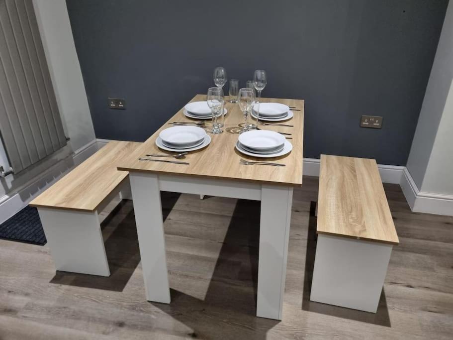 Beautiful 4 Bed Immaculate Condition Refurbished Property Romford Esterno foto