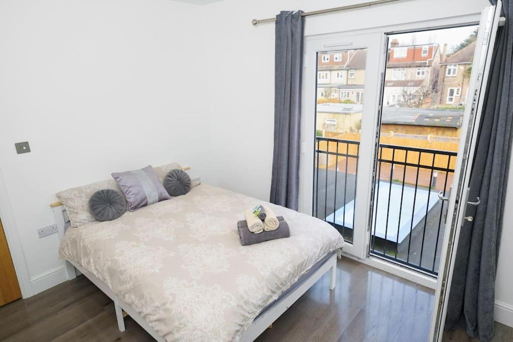 Beautiful 4 Bed Immaculate Condition Refurbished Property Romford Esterno foto